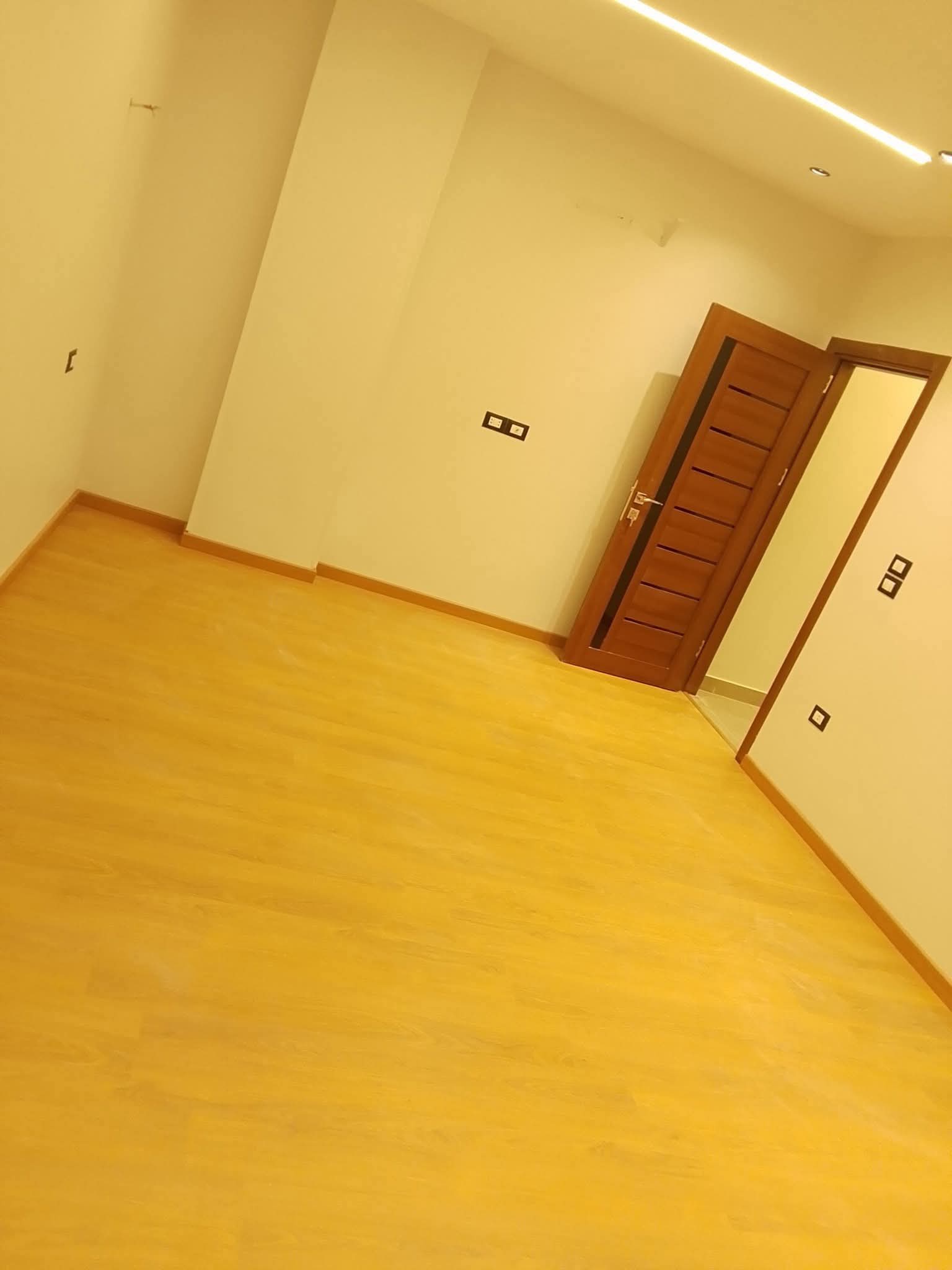 شقة للايجار في مدينة الشيخ زايد  الحي الثامن اول سكن