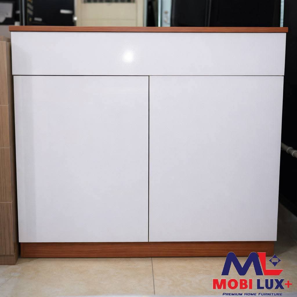 متوفر لدينا جزامات بألوان و أشكال  مختلفه