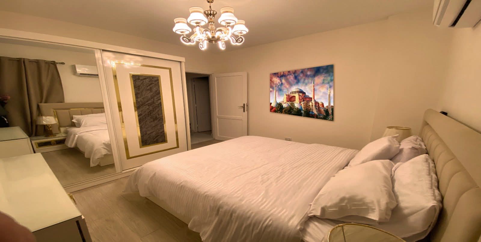 شقه للبيع غرفة نوم ١ حمام و مطبخ و ريسيبشن تشطيبات خاصه بالكامل