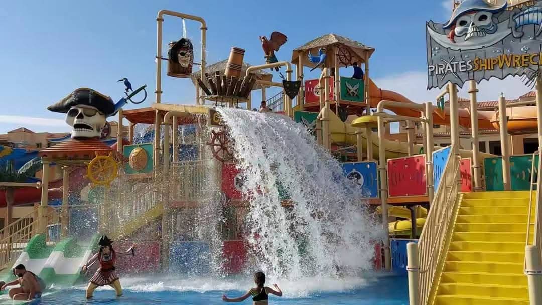 � فرصة لا تعوّض لشاليه مميز في العين السخنة – قرية أورلاندو 2 🌊  استمتع بأجمل إطلالة بحرية من كل زاوية في الشاليه!