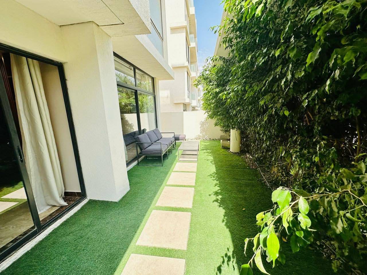 شقة ارضي بجاردن للايجار ب Lake View Residence
