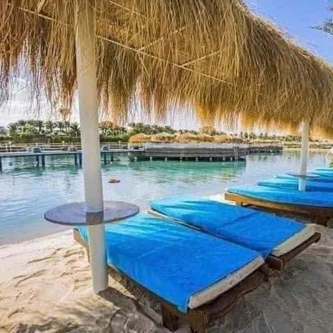 فندق صن رايز اكوا جوي الغردقه  Sunrise aqua joy⭐️⭐️⭐️⭐️ 💥الغردقة- الممشي السياحي. 💥الفندق 4 نجوم ديلوكس. 💥صف اول علي البحر مباشرة. 💥اكوا بارك ممتازة للاطفال