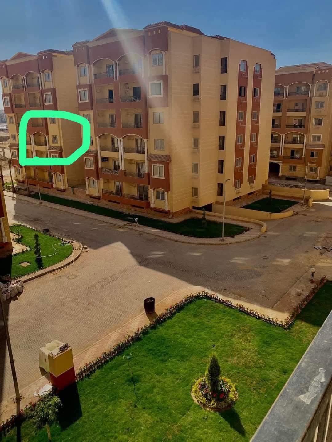 شقة للبيع في كمباوند لؤلؤة القاهرة الجديدة 🏡  خطوات من محور محمد نجيب  والتسعين الجنوبي  و5 دقايق للجامعة الامريكية  وبجوار نجمة هليوبوليس  والهايد بارك