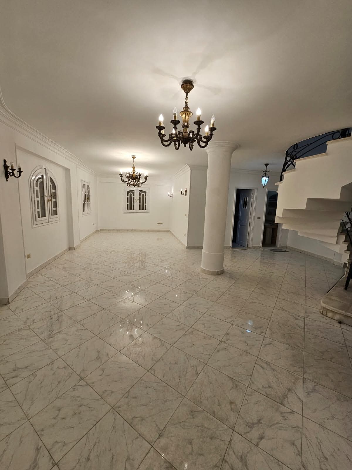 للايجار دوبلكس بالتجمع الخامس ( الحى الاول )