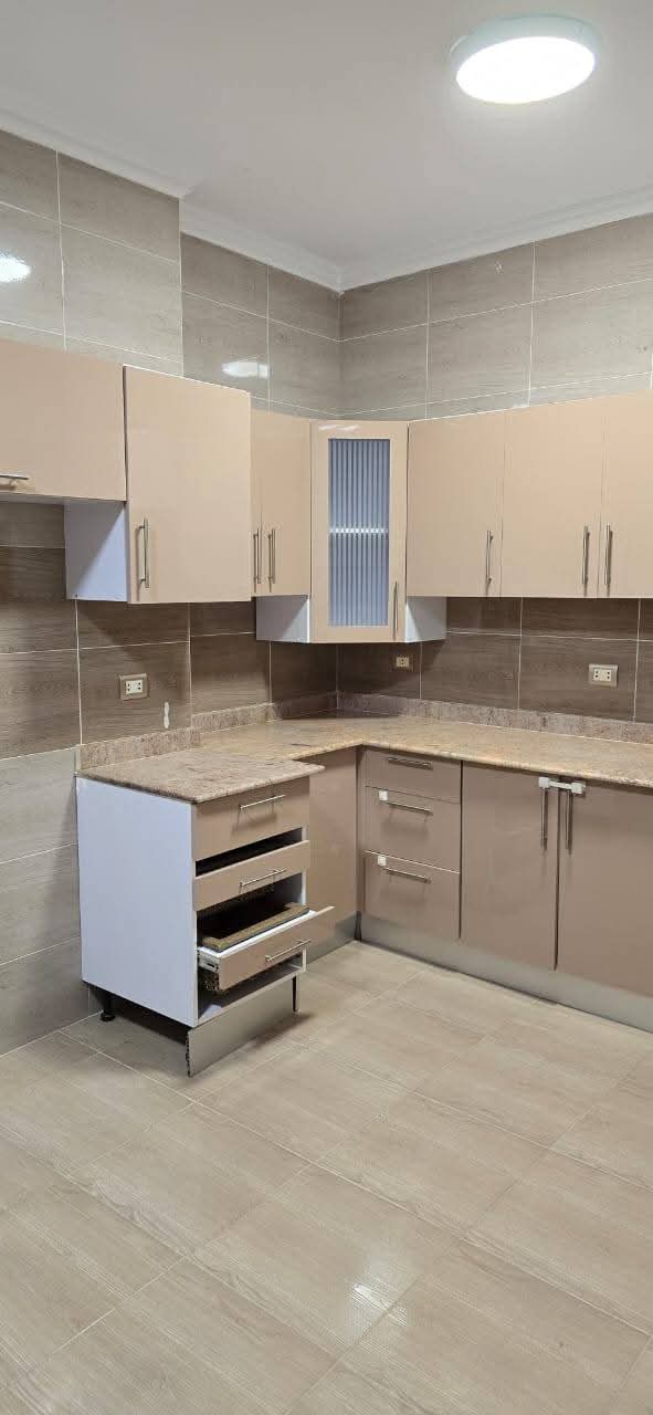 شقه للايجار بالمطبخ المجاوره العاشره التجمع الاول الفيو ع مساكن