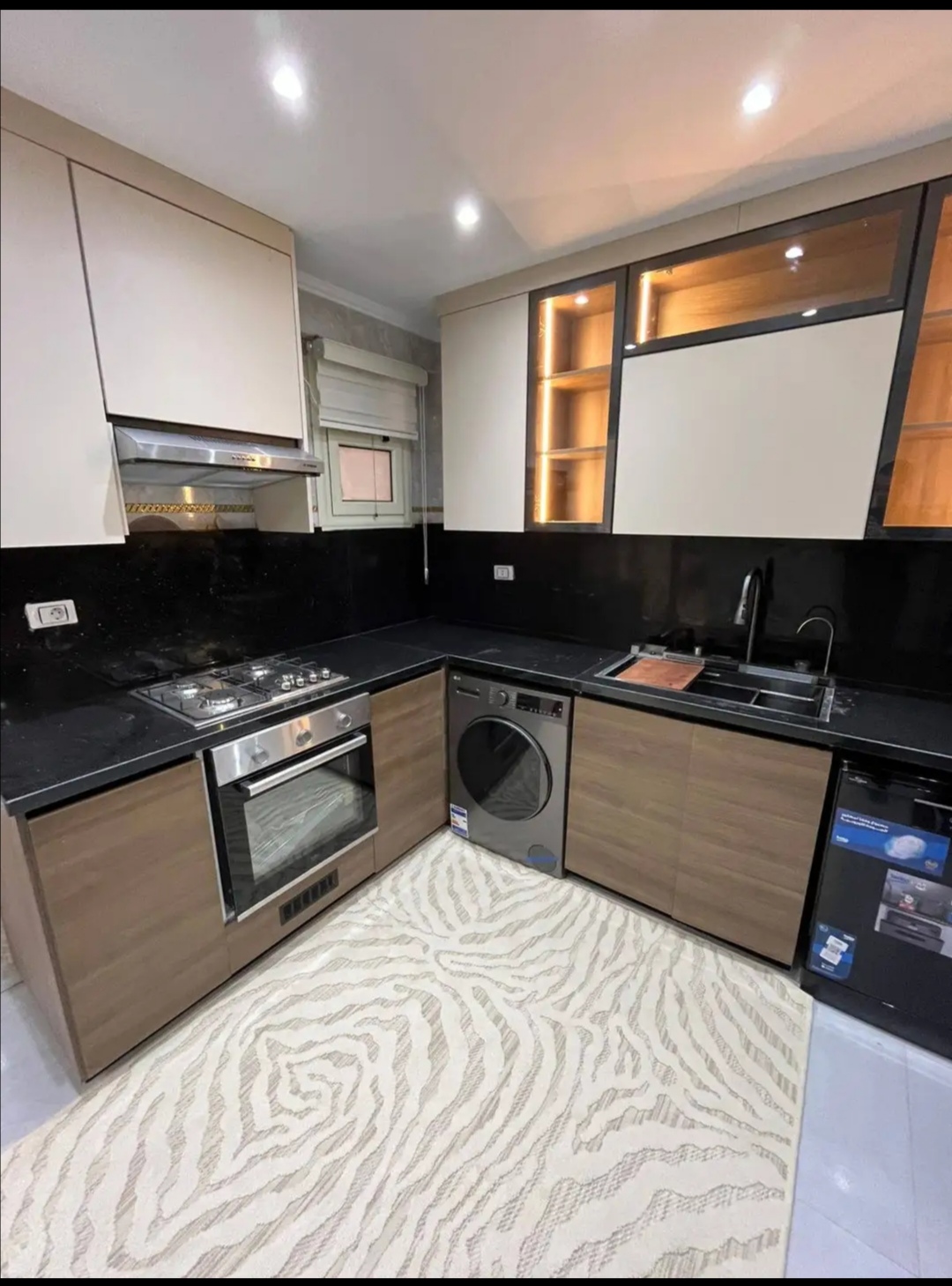 عندي شقة عارضاها للبيع متشطبه