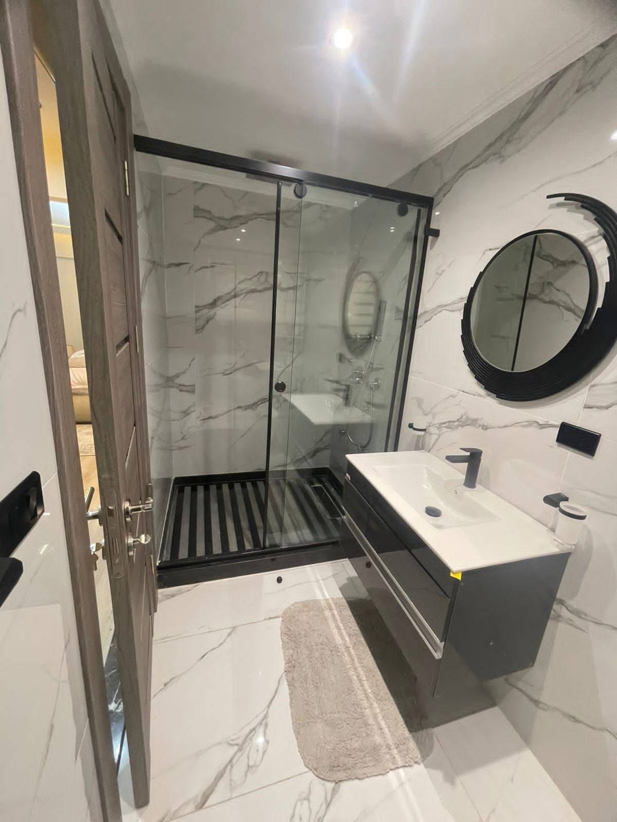 عندي شقة عارضاها للبيع متشطبه