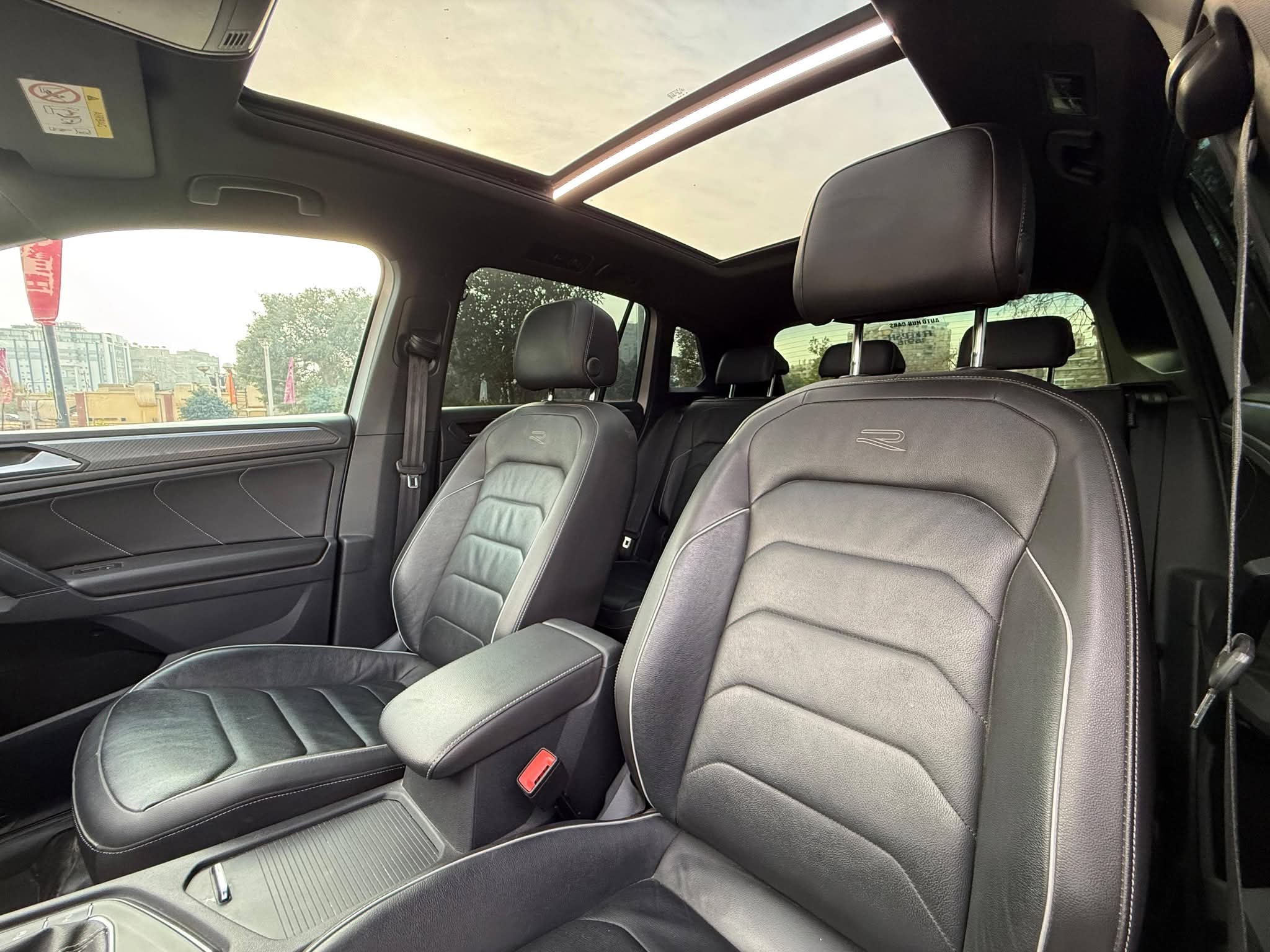 سياره للبيع تيجوان موديل 2024 عداد 90الف كيلو فبريكا بكامل  RLine