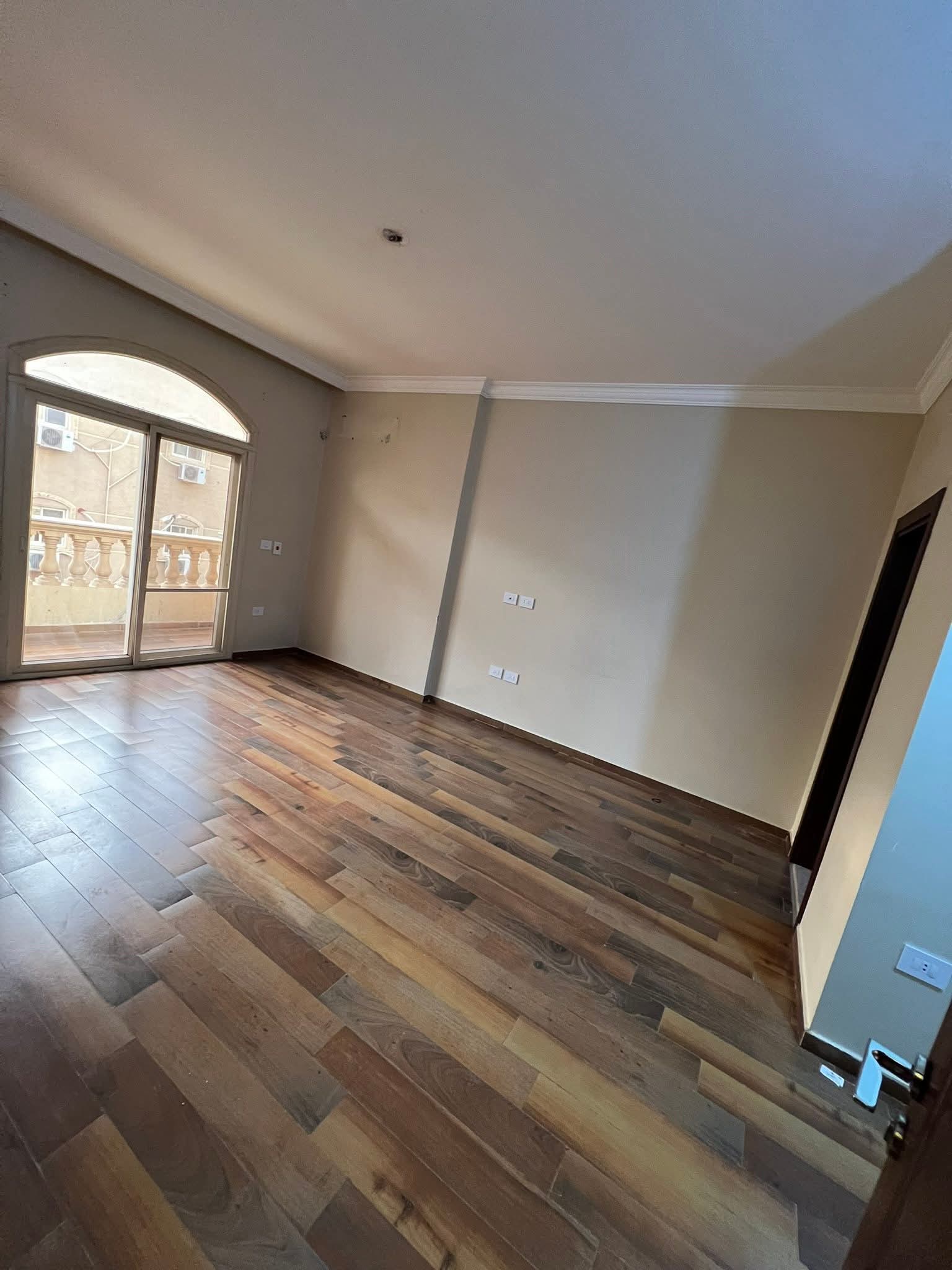 للإيجار شقه  بالقرنفل فيلات  امام الرحاب