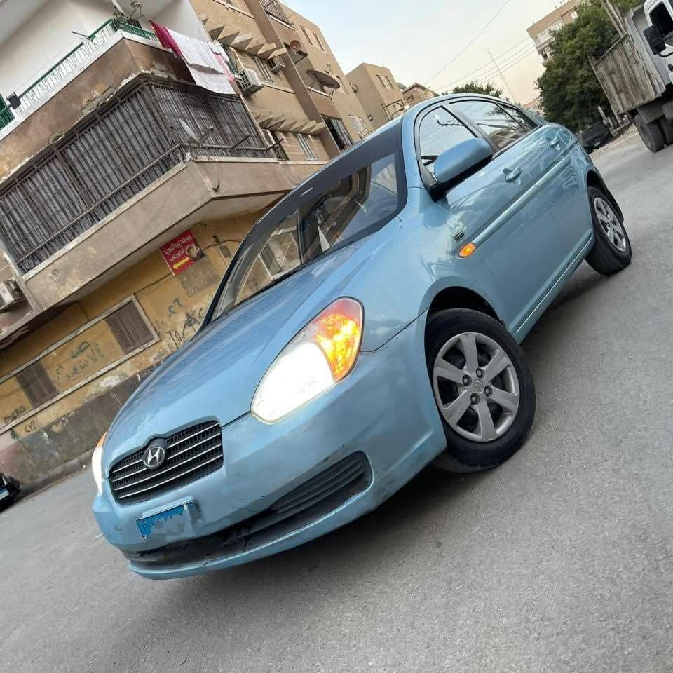 هيونداي نيو اكسنت 2011 اوتوماتيك  فابريكا بالكامل من الداخل والخارج  بالاكصدامات  عداد 132 الف كيلو  رخصه سنه وشهرين