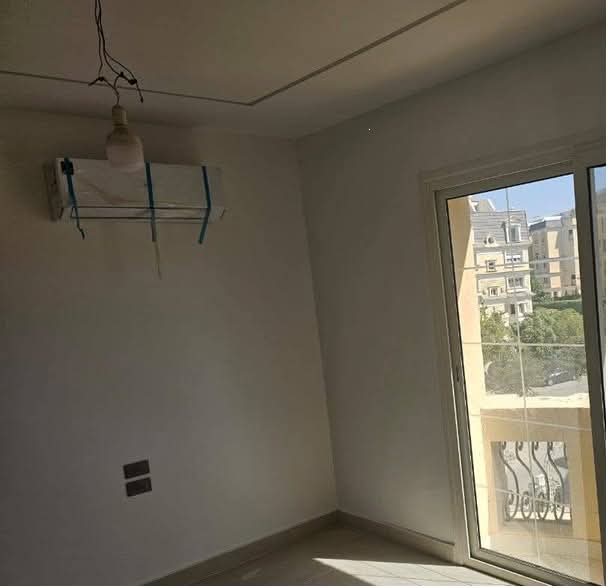 شقه متشطبه في التجمع الخامس جنب النادي الاهلي