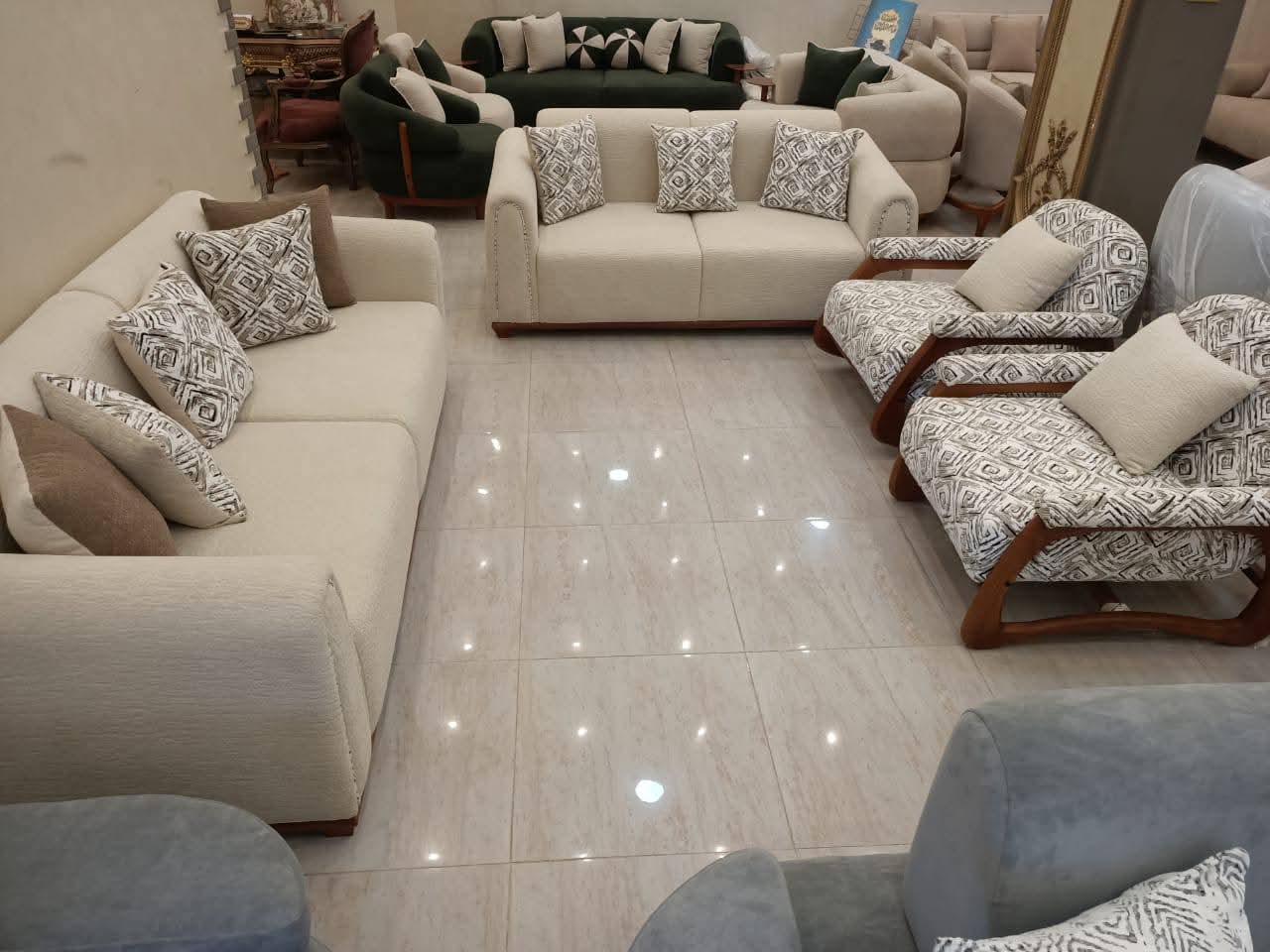 اثاث بيتك كله فى مكان واحد  ارقى وافخم الانتريهات والركنيات