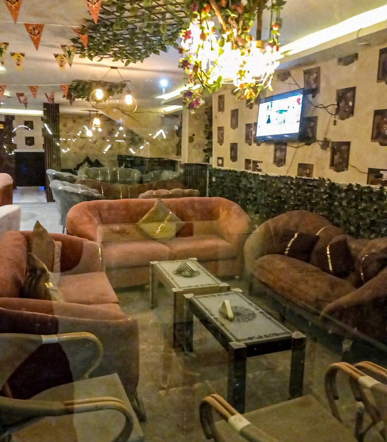 كافيه للايجار مفروش في حدائق الاهرام المساحه 300م