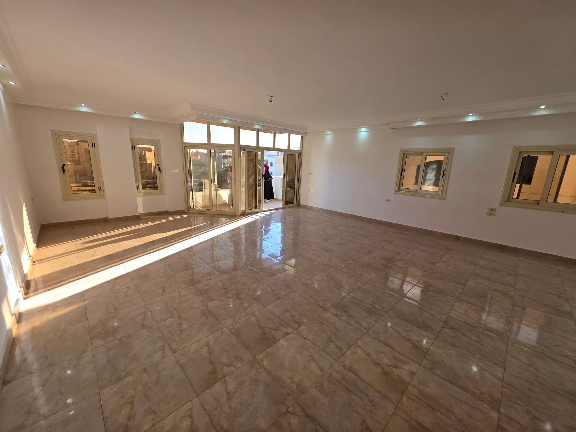 شقه #للإيجار بالتجمع الاول #جنوب_الاكاديميه تشطيب سوبر لوكس علي #فيو_حديقه