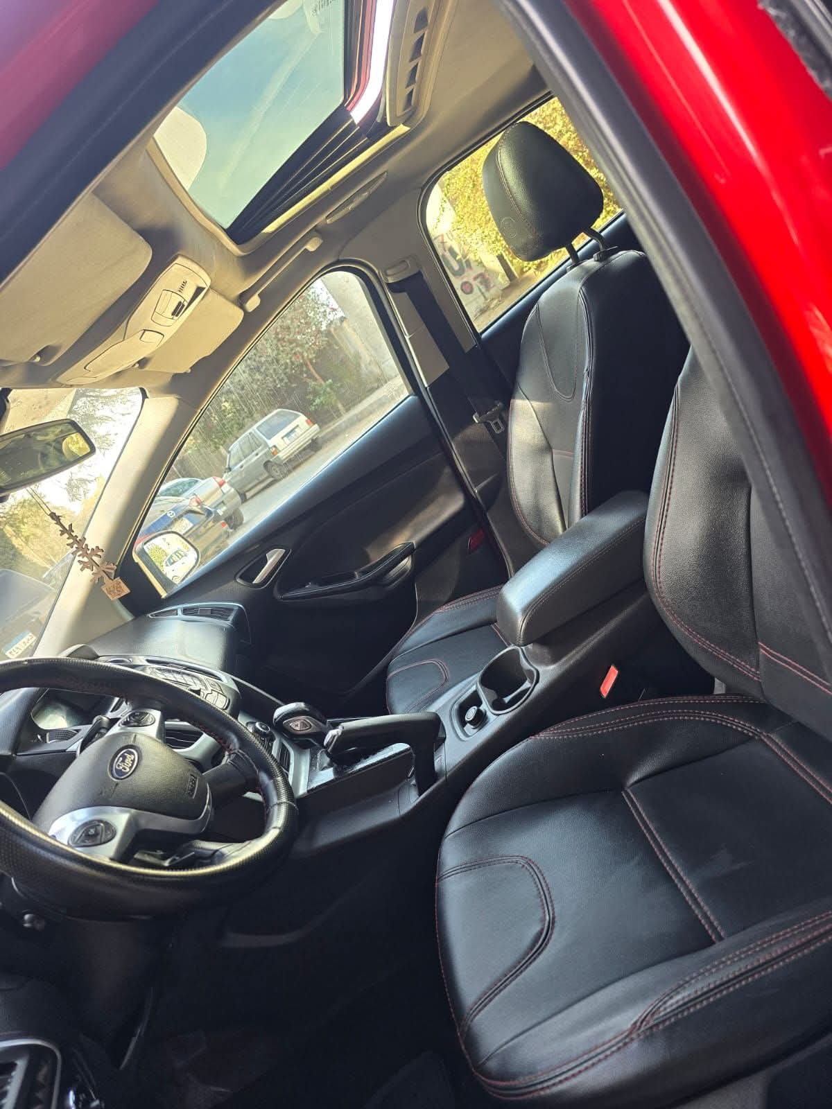 سياره للبيع فابريكا بالكامل   عداد 130km  كاوتش جديد   بطاريه جديده