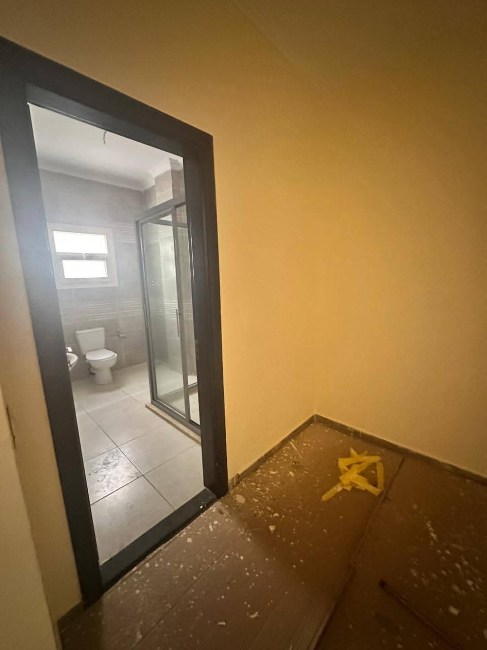 شقه للايجار بلمطبخ  بفيلات الدفاع الوطني  التجمع الخامس  بجوار كنكورد بلازا مول