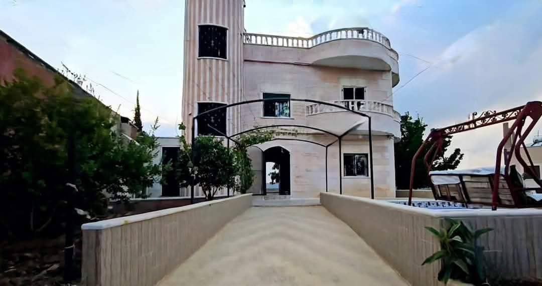 #فيلا #اللاذقيه  طريق عام #الحفه #صلنفة  مزارع #بحالو