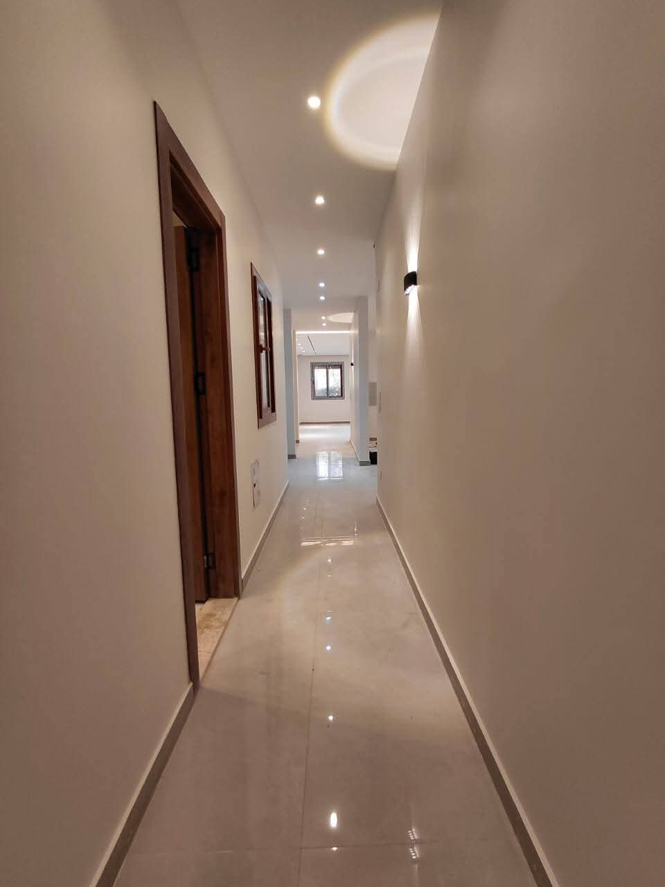 **شقة للإيجار – القاهرة الجديدة** 📍 **التجمع الأول – فيلات الياسمين 1**