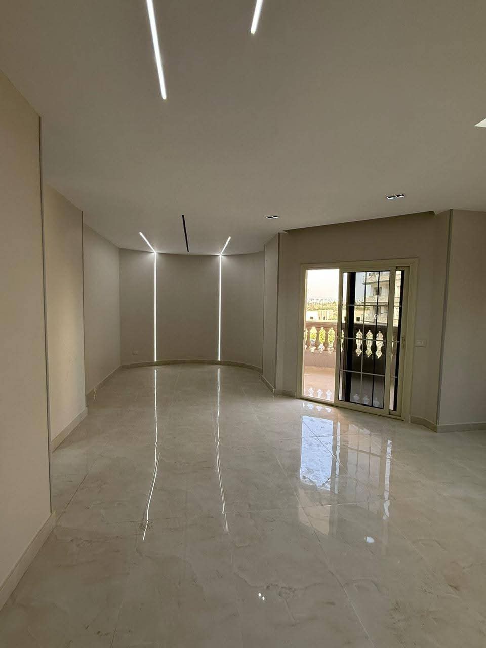 شقة للإيجار بكمبوند المستشارين الشمالية التجمع الاول