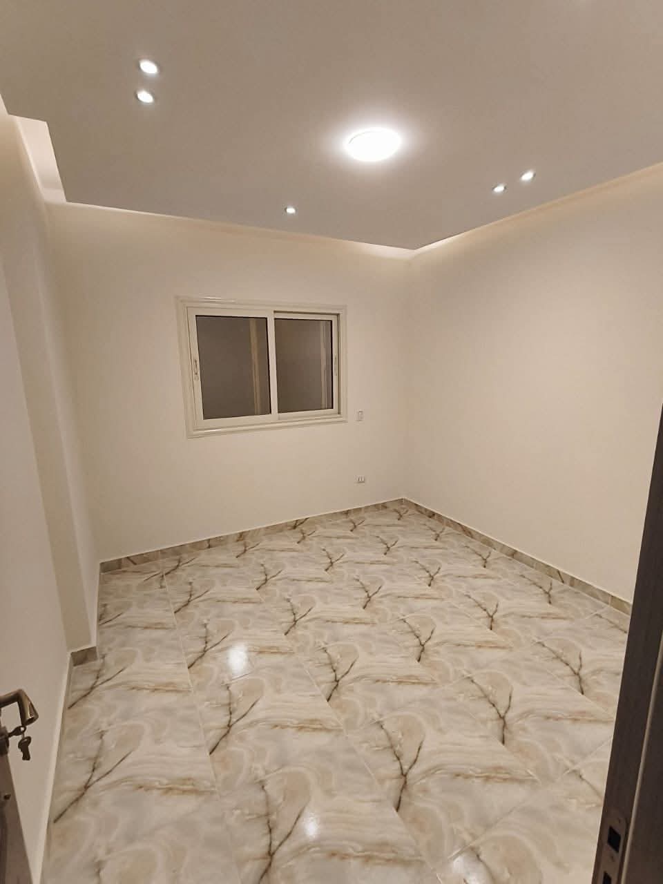 شقه للإيجار في النرجس الجديده   ( علي محور جمال عبد الناصر مباشر )