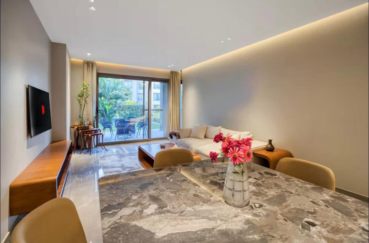 للإيجار | شقة فاخرة مفروشه ارضي بجاردن