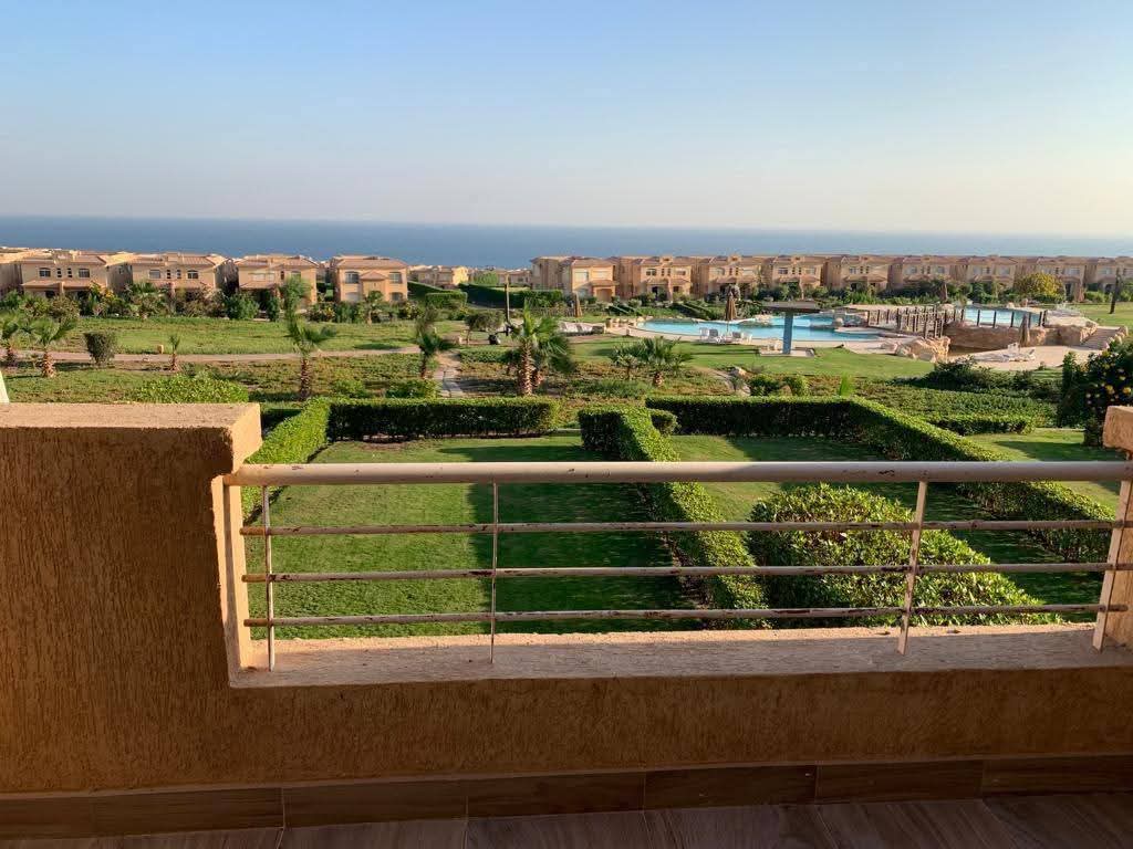 #قرية_تلال_العين_السخنة ♥️ 🌊 استمتع بإقامة فاخرة وإطلالة تخطف الأنفاس