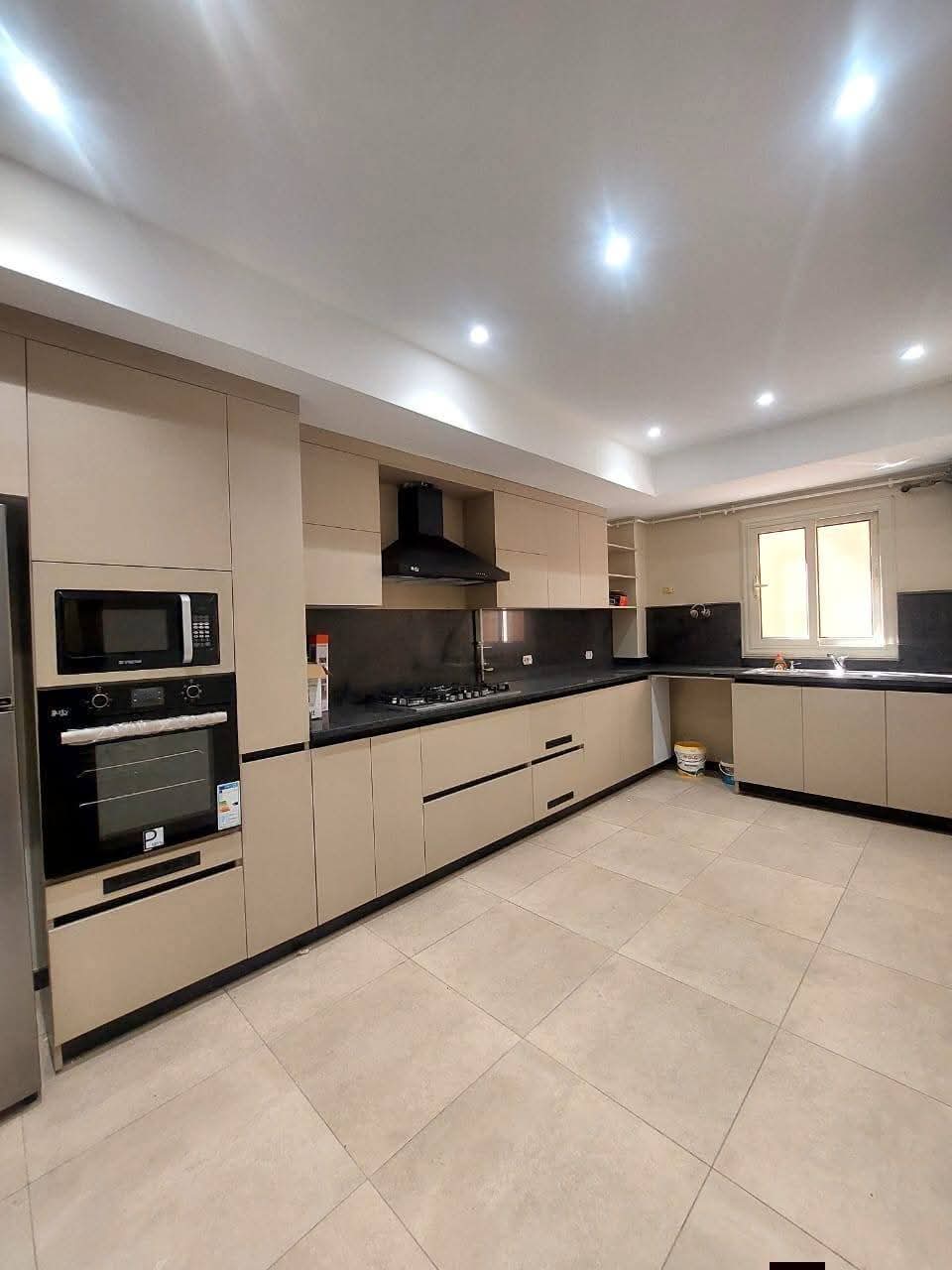 بتشطيبات فاخرة شقة للايجار ارضي بجاردن